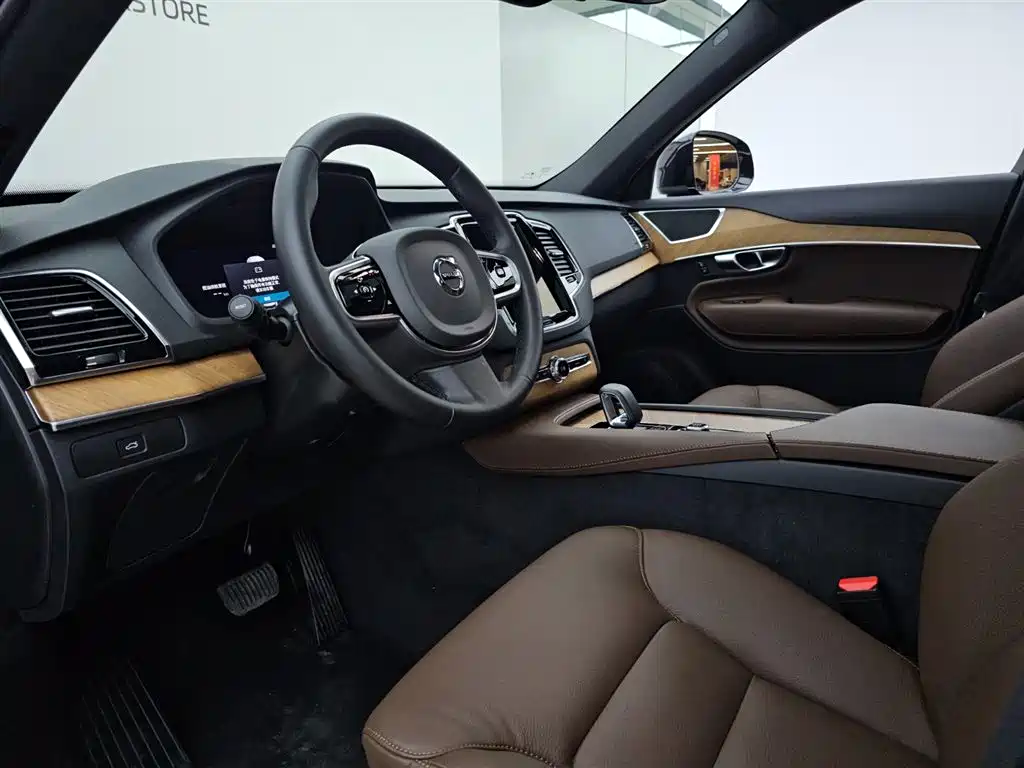 Volvo XC90 2025 B6 Luxury 7 мест