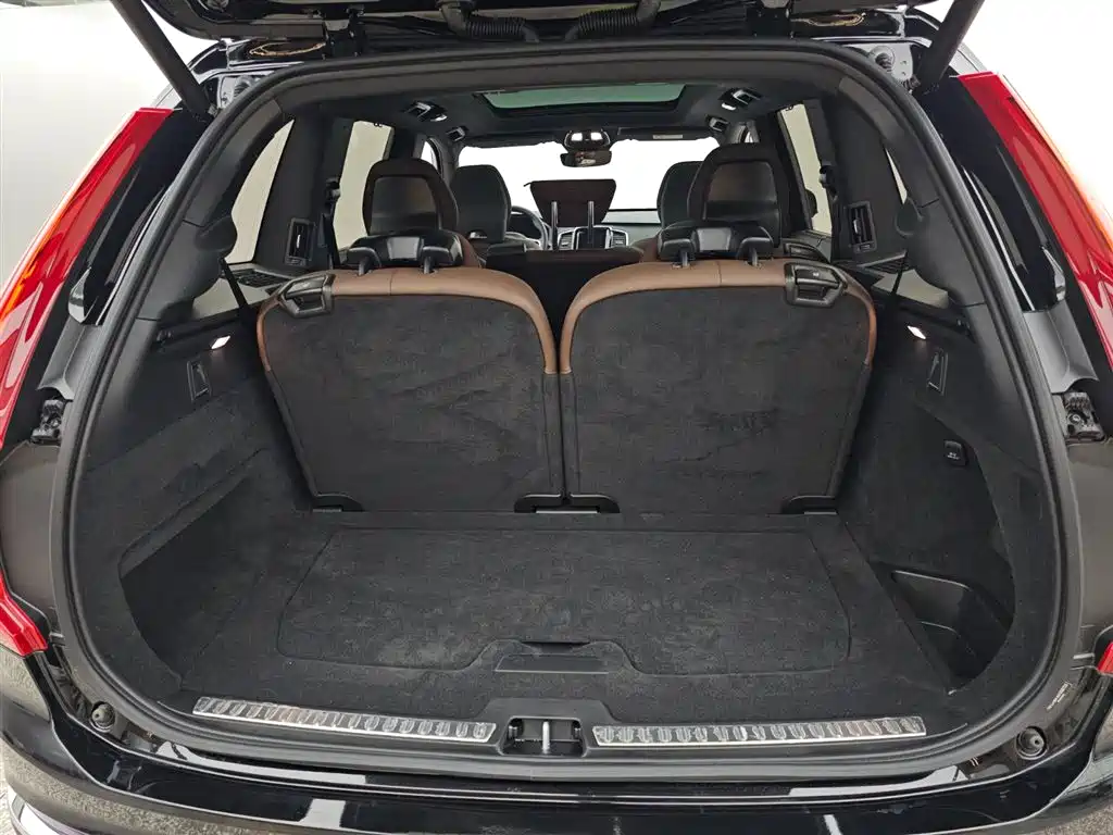 Volvo XC90 2025 B6 Luxury 7 мест