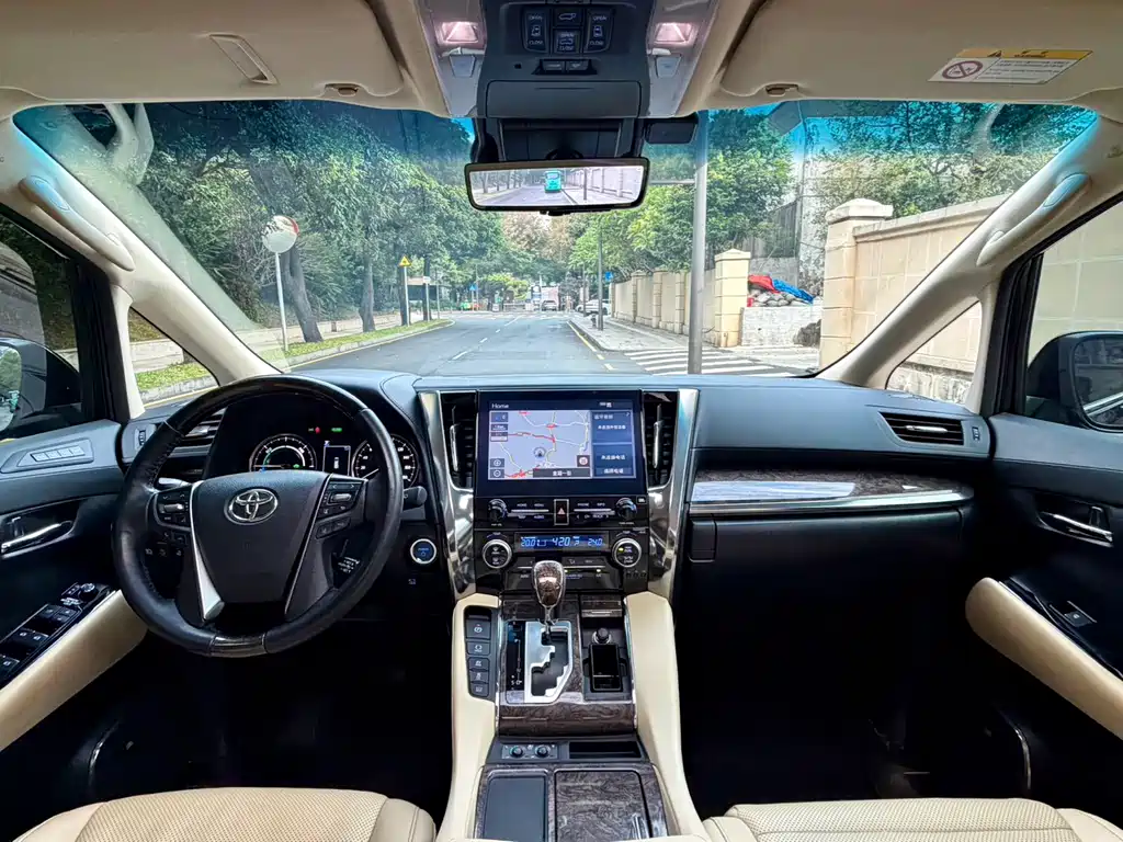 Toyota Vellfire — миниатюра 10