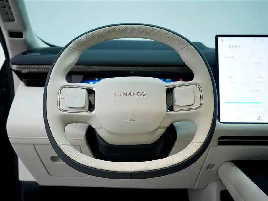 Lynk & Co 900 2025 1.5T Ultra 6 мест