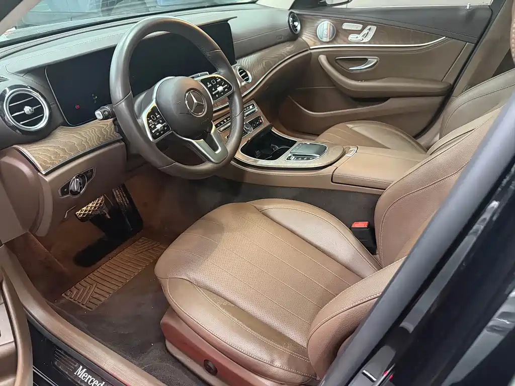 Mercedes-Benz E-Class — миниатюра 8