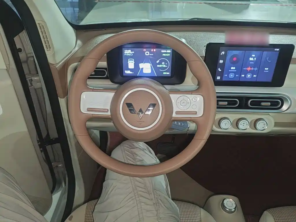 Wuling MINIEV — миниатюра 11