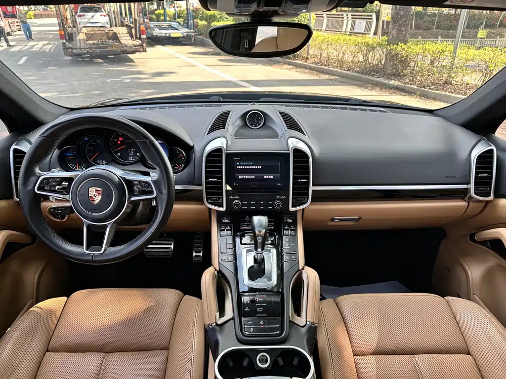 Porsche Cayenne — миниатюра 5