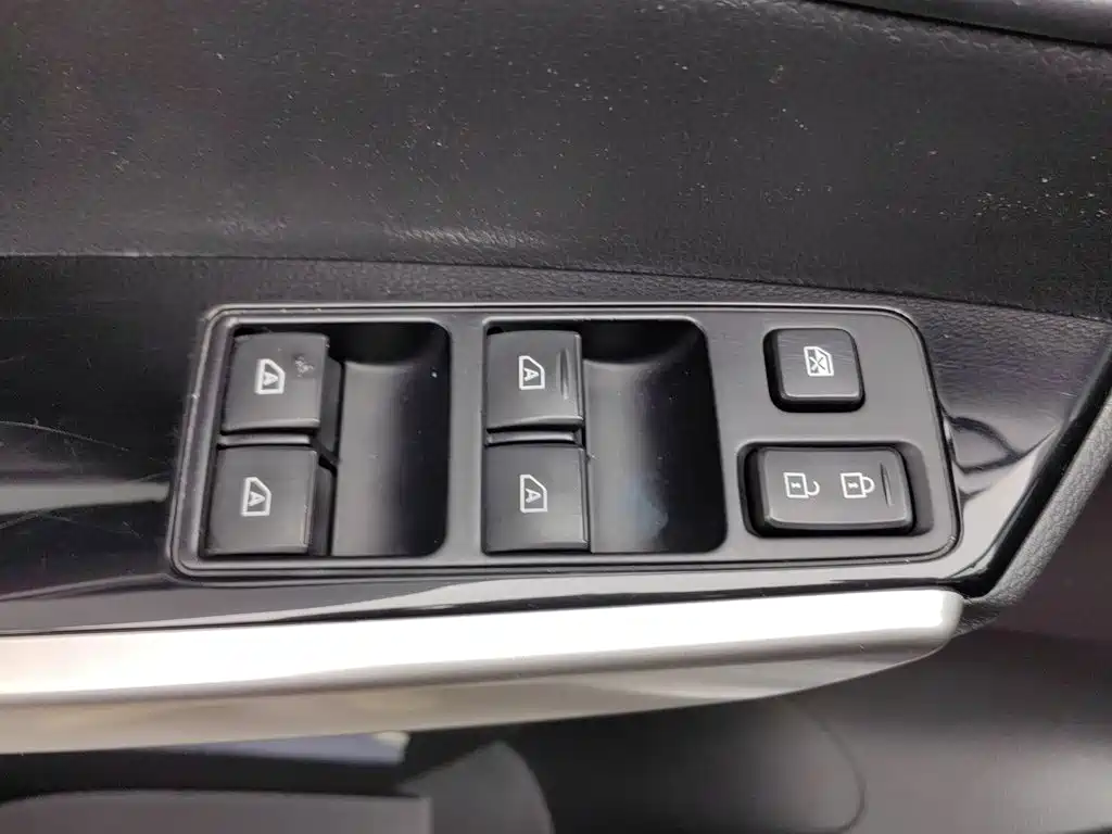 Mitsubishi Pajero Sport (Import) — миниатюра 9