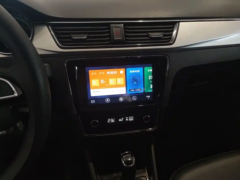 Skoda Rapid — миниатюра 18