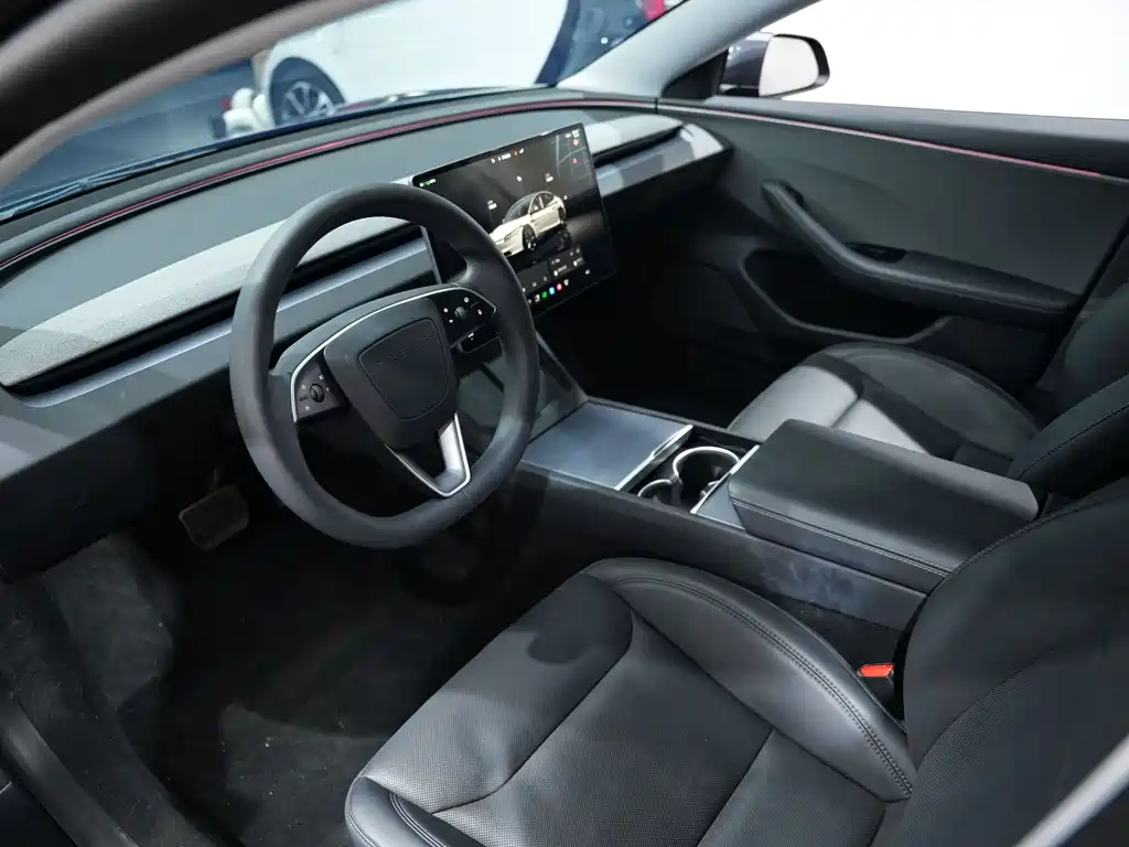 Tesla Model 3 — миниатюра 12