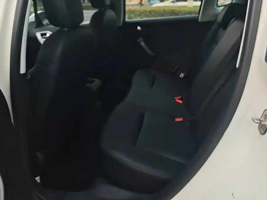 Peugeot 2008 — миниатюра 11
