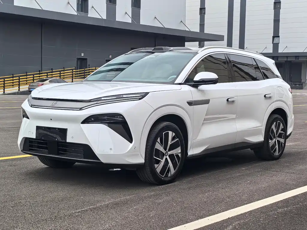 2025 BYD Tang - zdjęcie 1 z 23