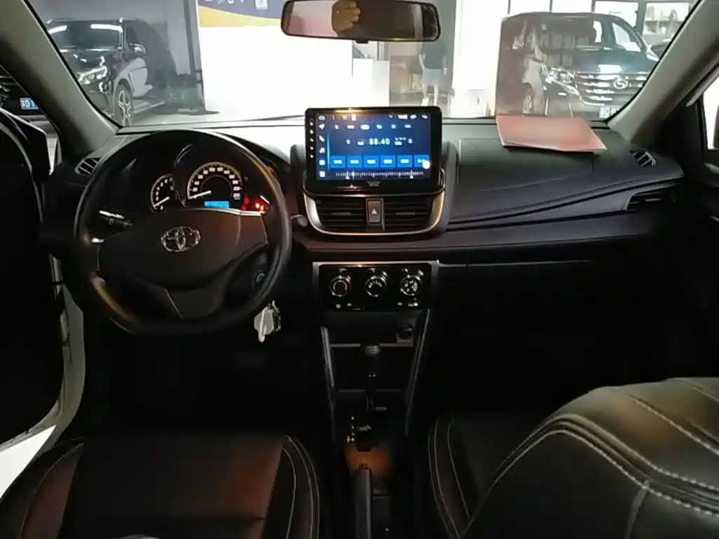 Toyota Yaris L — миниатюра 10