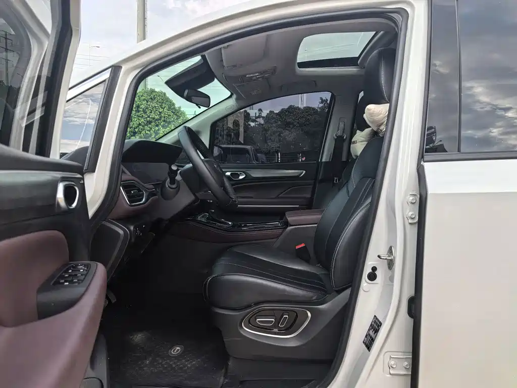 GAC Motor Trumpchi M6 — миниатюра 5