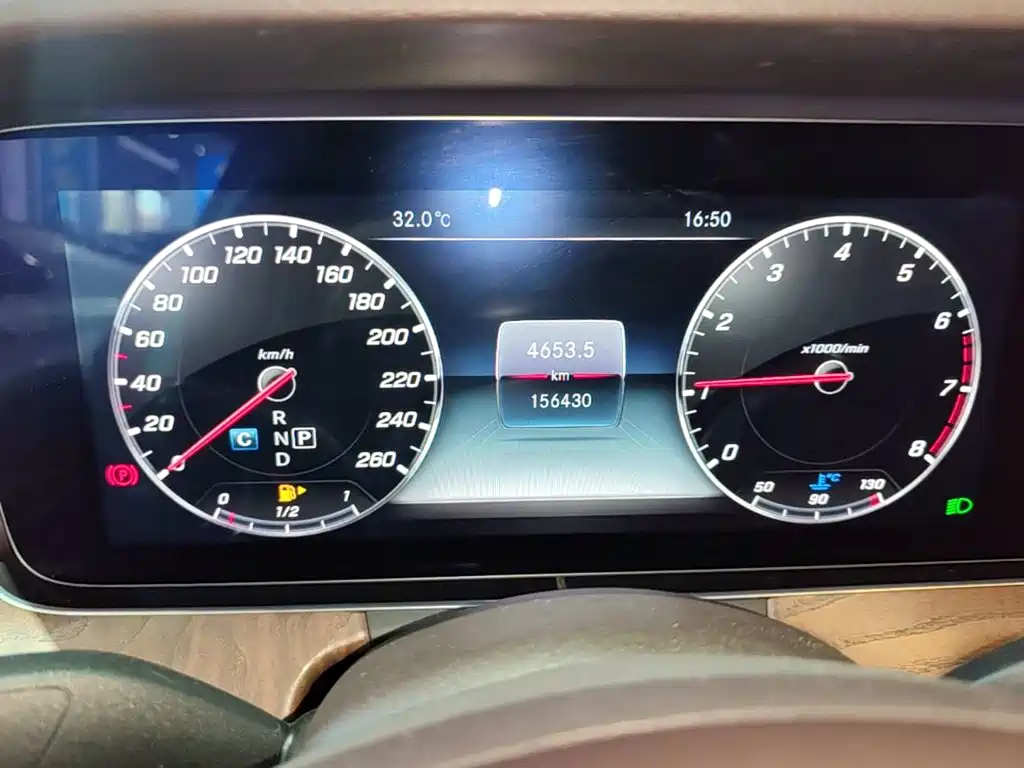 Mercedes-Benz E-Class — миниатюра 12