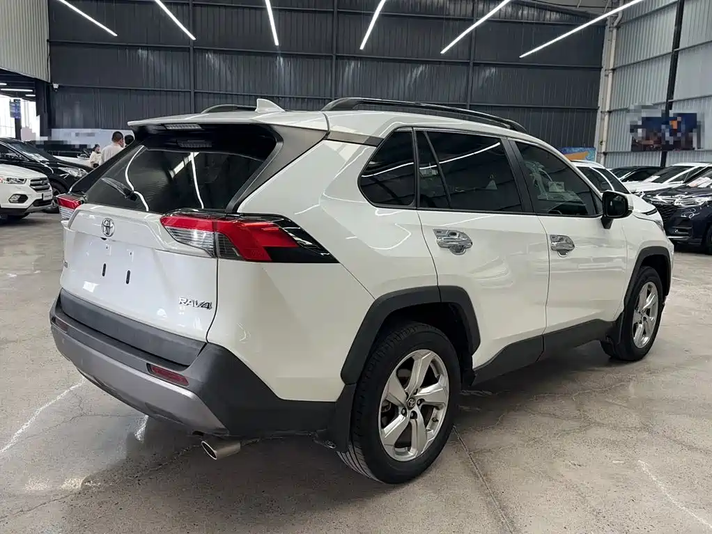 Toyota RAV4 — миниатюра 14