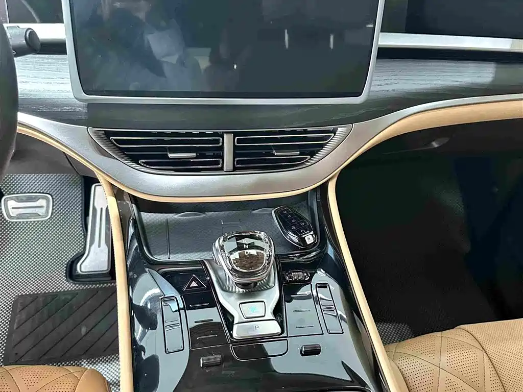 Denza D9 2025 DM-i Smart Drive 1020 Flagship