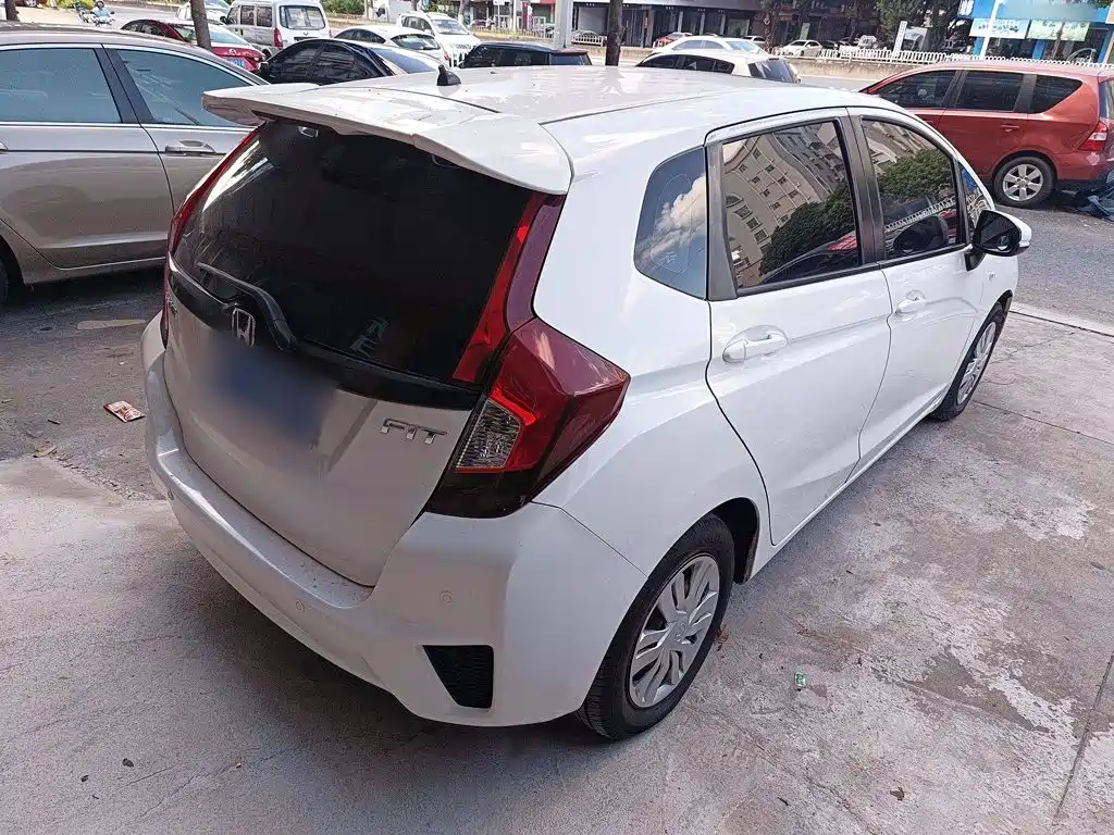 Honda Fit — миниатюра 7