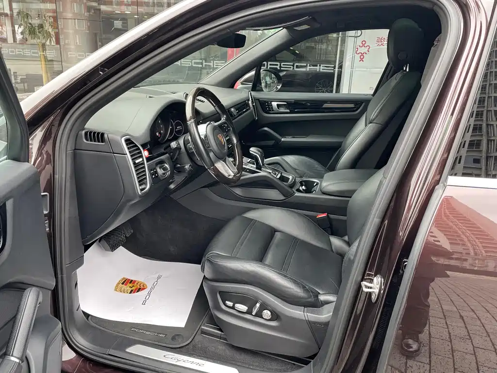 PORSCHE CAYENNE
