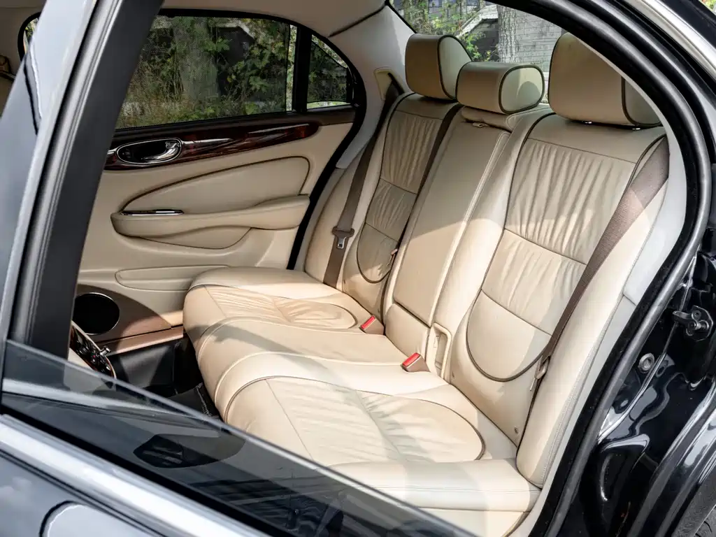 Jaguar XJ — миниатюра 16