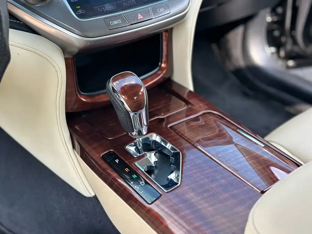 Toyota Crown — миниатюра 13
