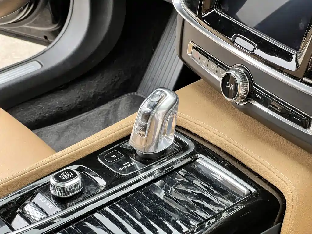 Volvo S90 PHEV — миниатюра 21