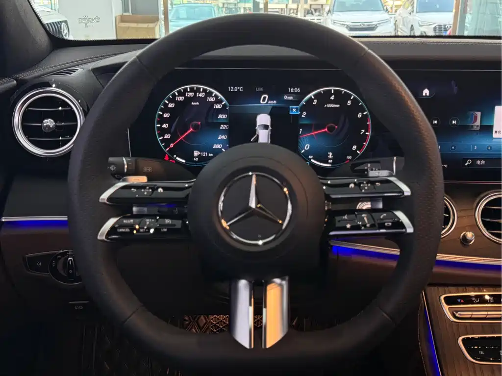 MERCEDES-BENZ E CLASS