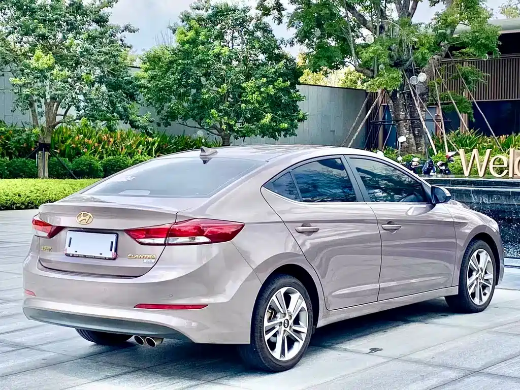 Hyundai Elantra — миниатюра 9