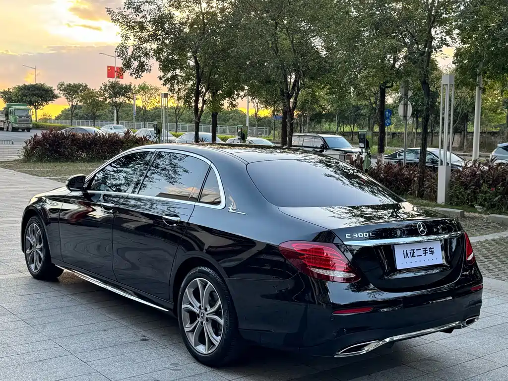 Mercedes-Benz E-Class — миниатюра 10