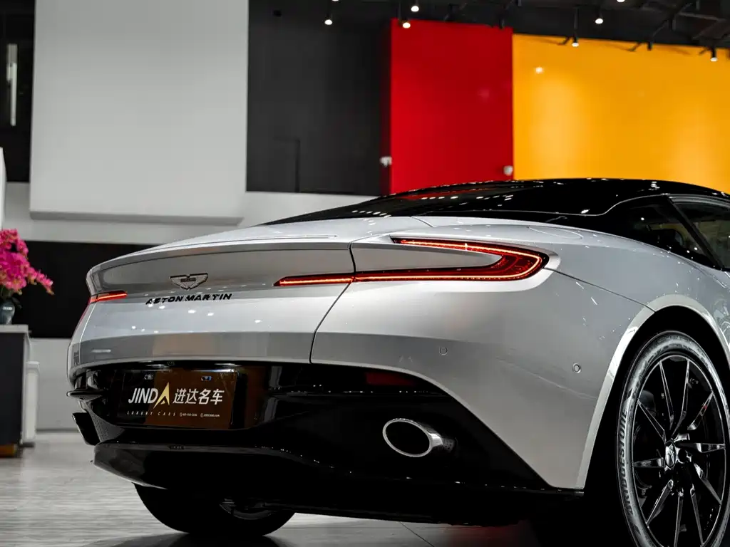 Aston Martin DB11 — миниатюра 5