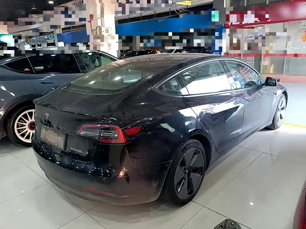 Tesla Model 3 — миниатюра 7
