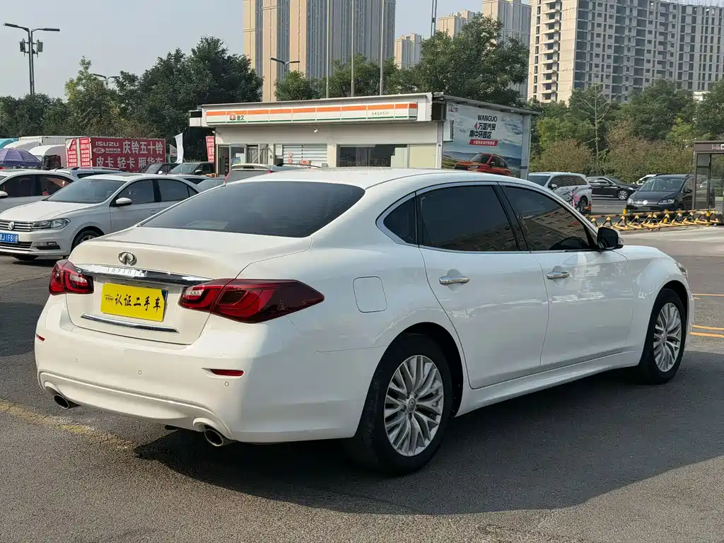 Infiniti Q70 — миниатюра 6