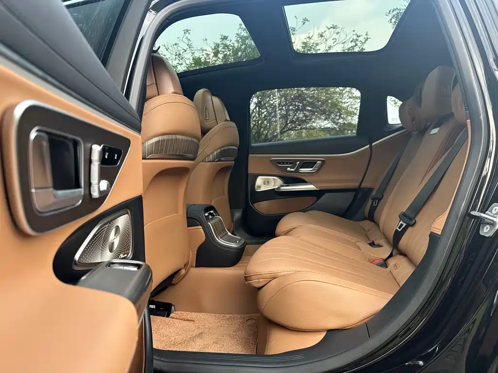 Mercedes-Benz E-Class — миниатюра 8