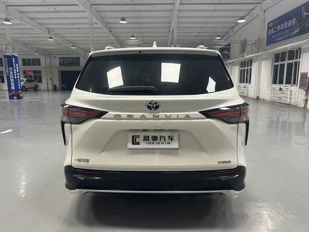 Toyota Granvia — миниатюра 5