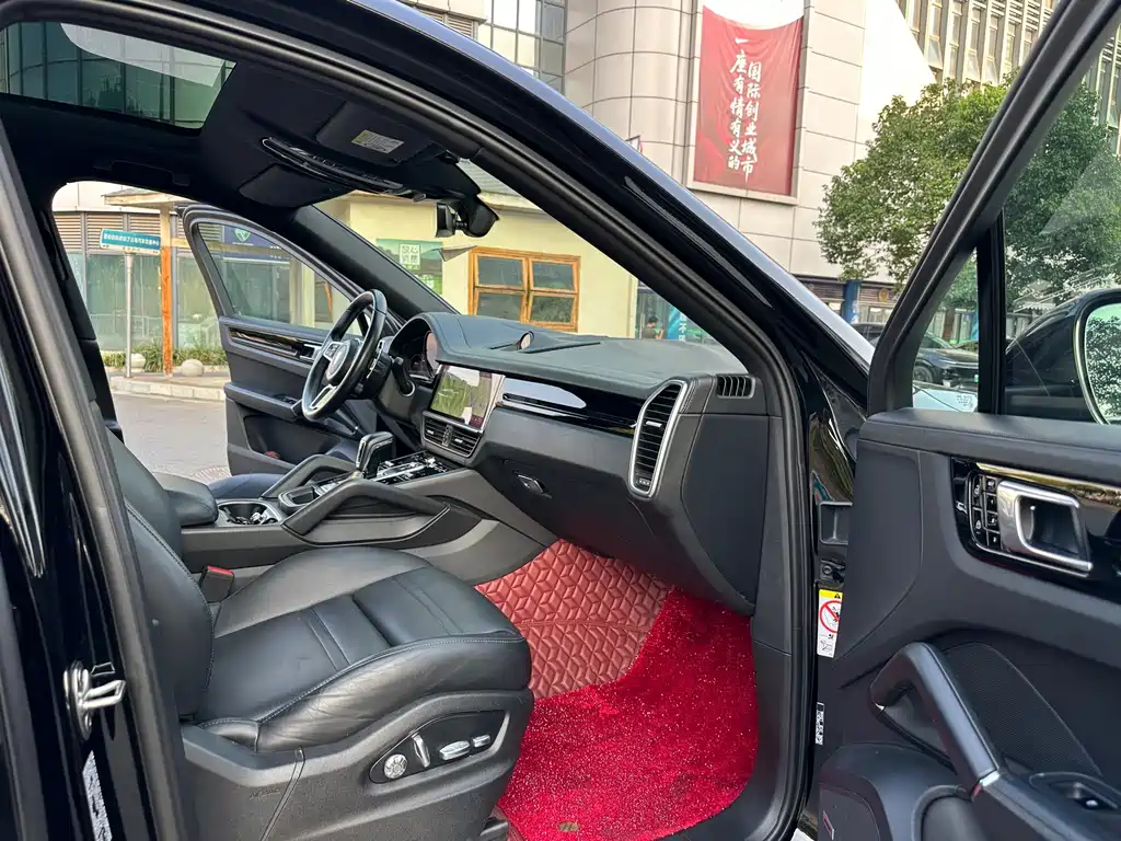 Porsche Cayenne — миниатюра 9