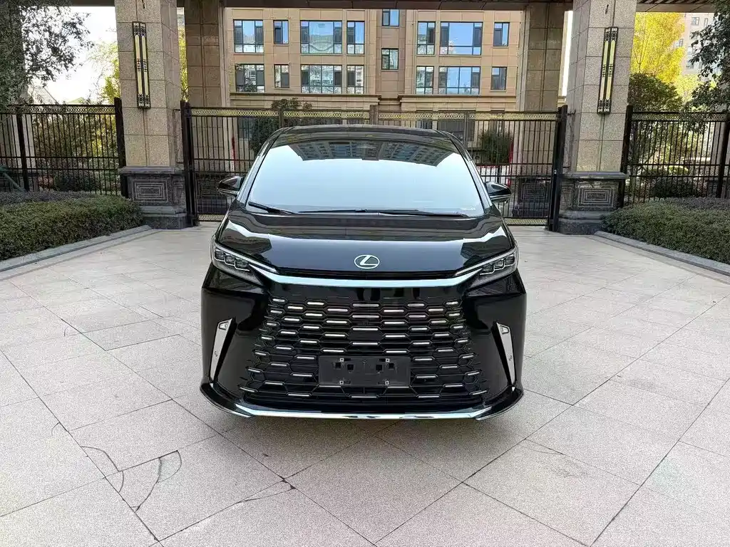 Lexus LM 2023 350h мест