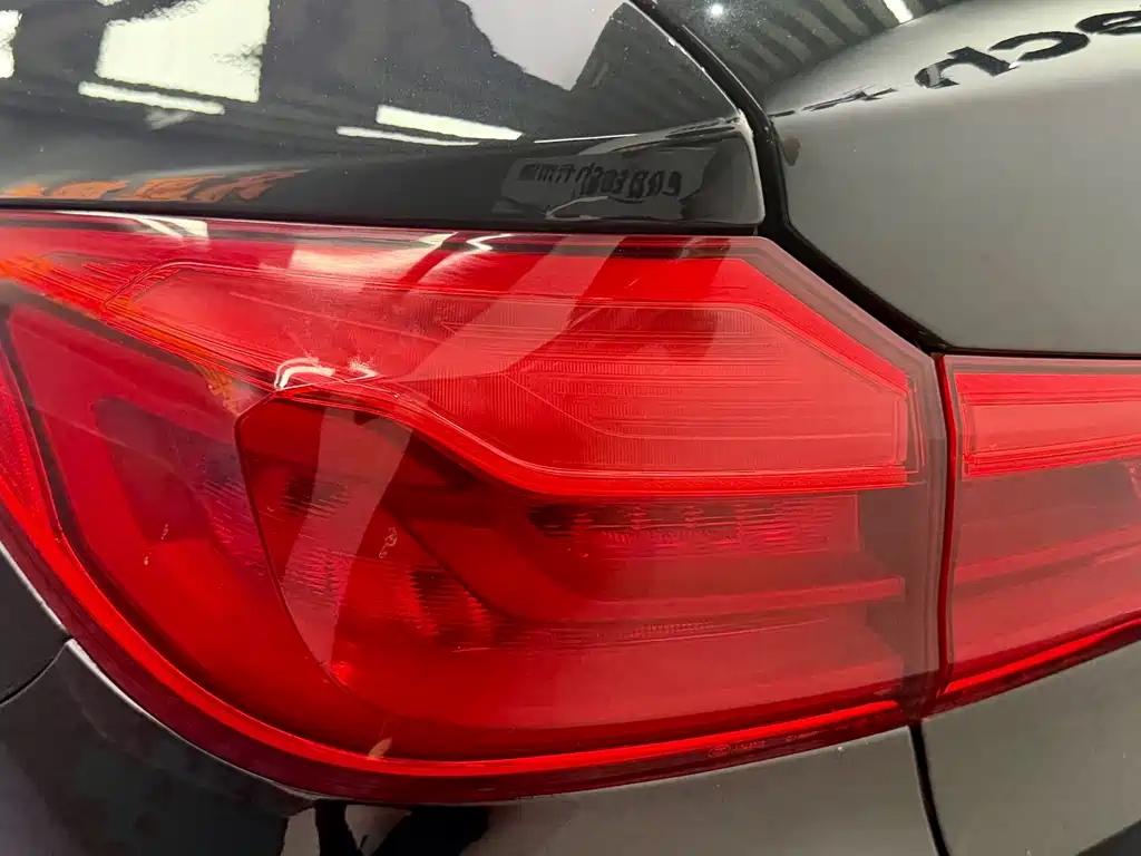 BMW 5 Series — миниатюра 6