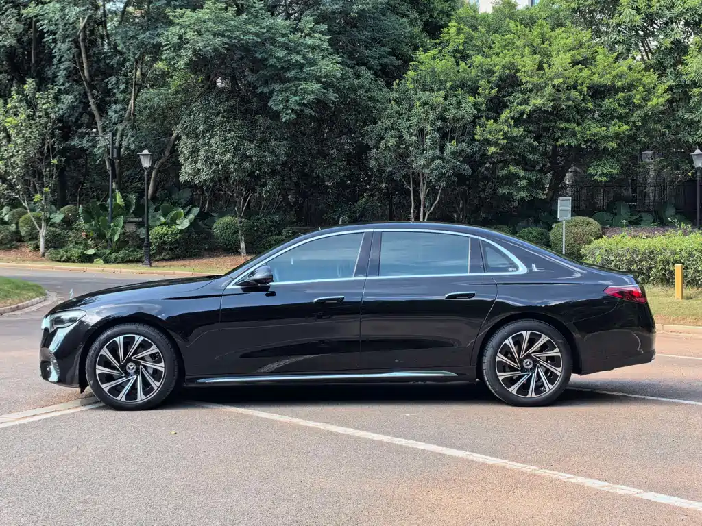 Mercedes-Benz E-Class — миниатюра 16