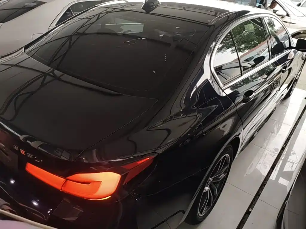 BMW 5 Series — миниатюра 7