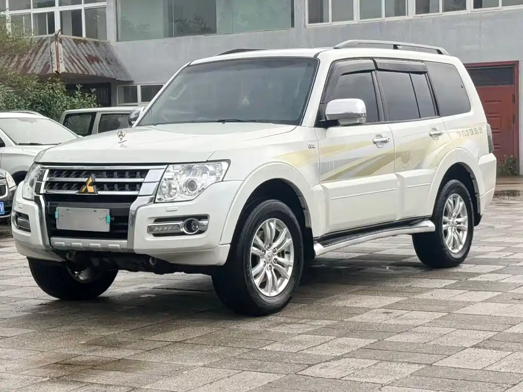 Mitsubishi Pajero (Import)
