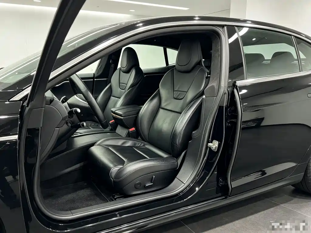 Tesla Model S — миниатюра 9