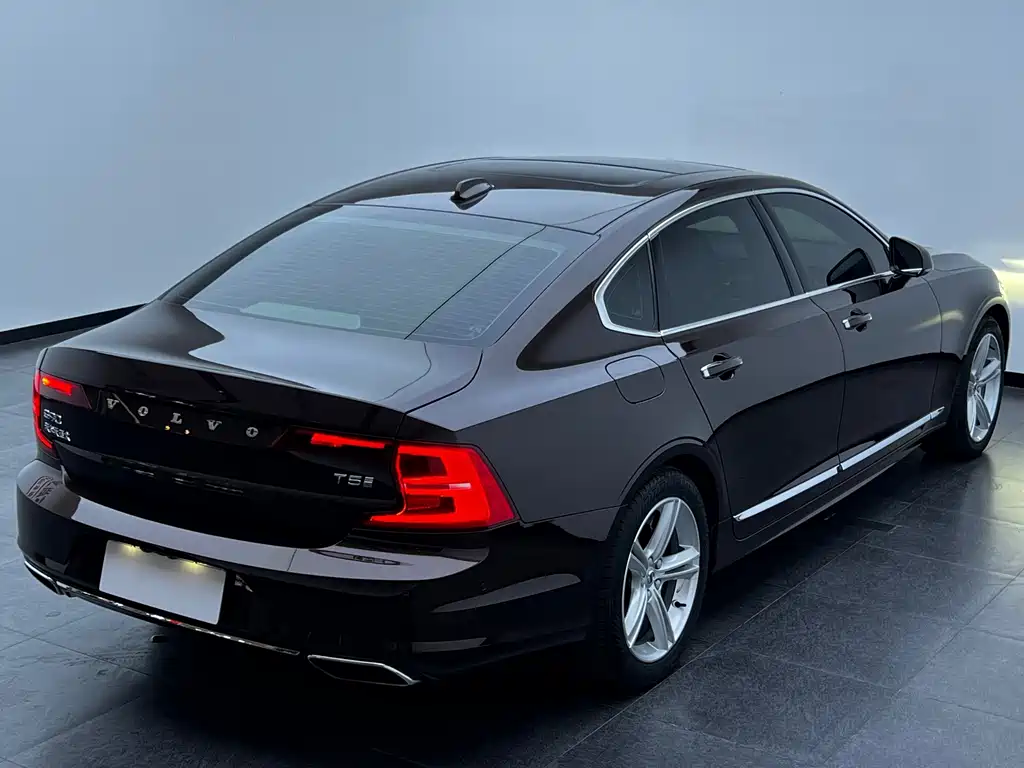 Volvo S90 — миниатюра 11