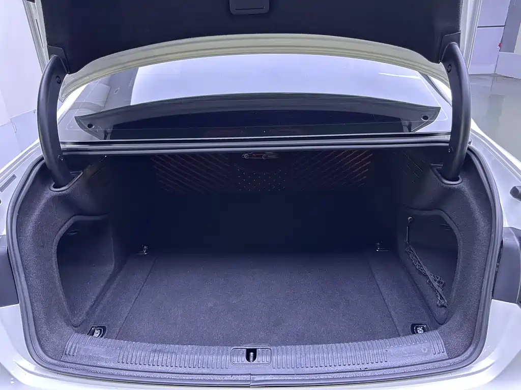 Audi A4L — миниатюра 14