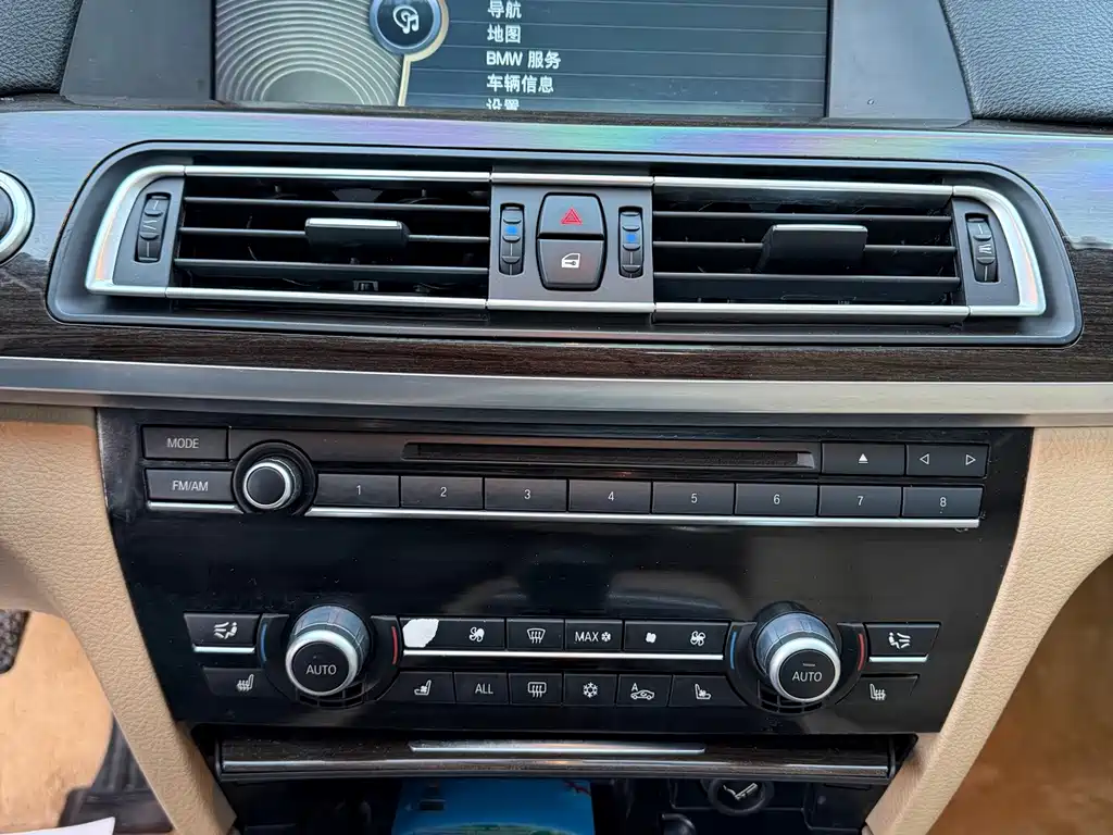 BMW 7 Series — миниатюра 7