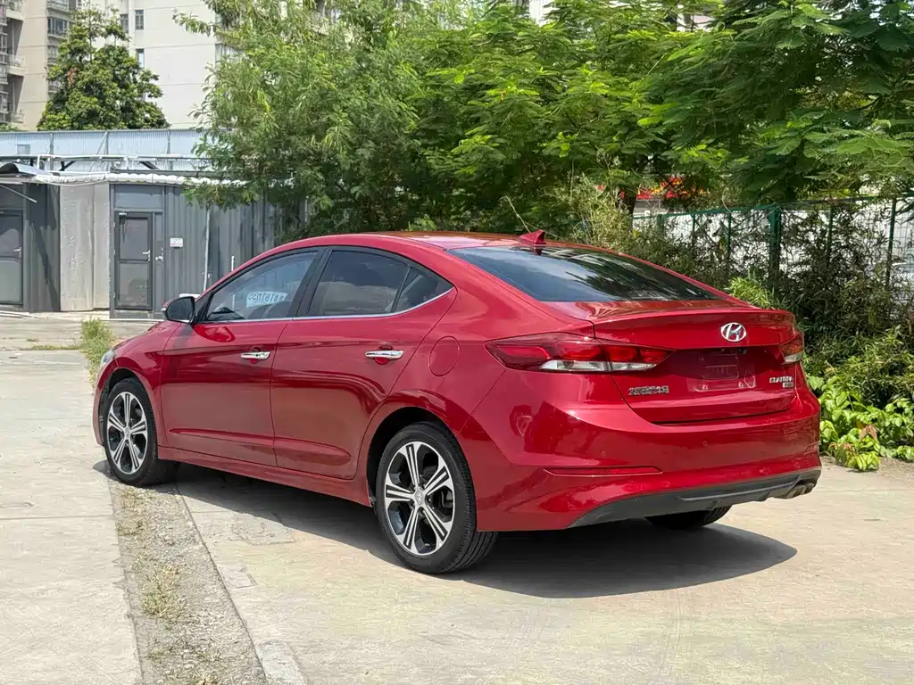 Hyundai Elantra — миниатюра 8