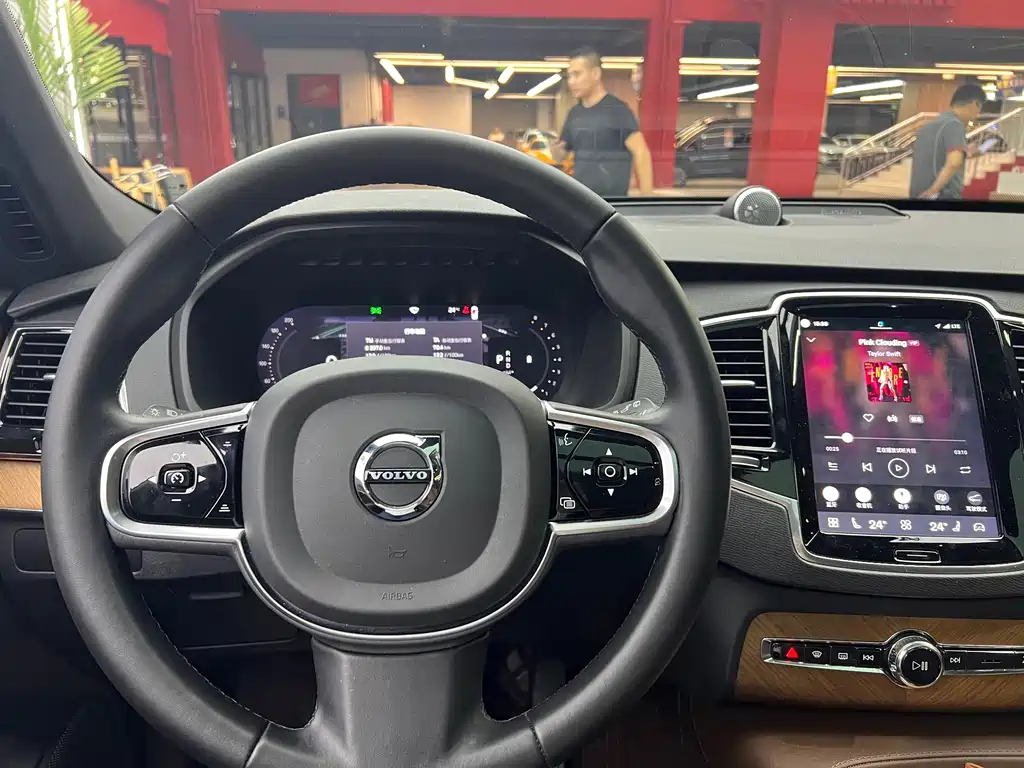 Volvo XC90 — миниатюра 7