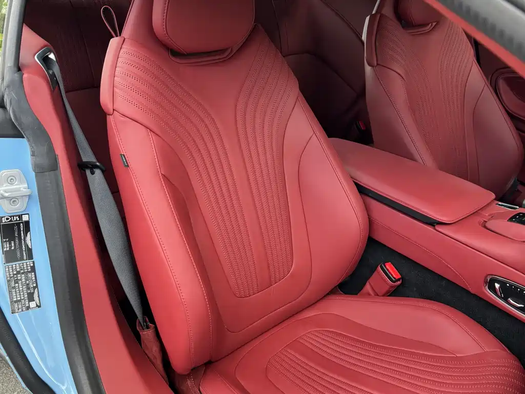 Aston Martin DB11 — миниатюра 14