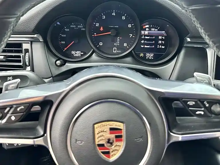 Porsche Macan — миниатюра 11