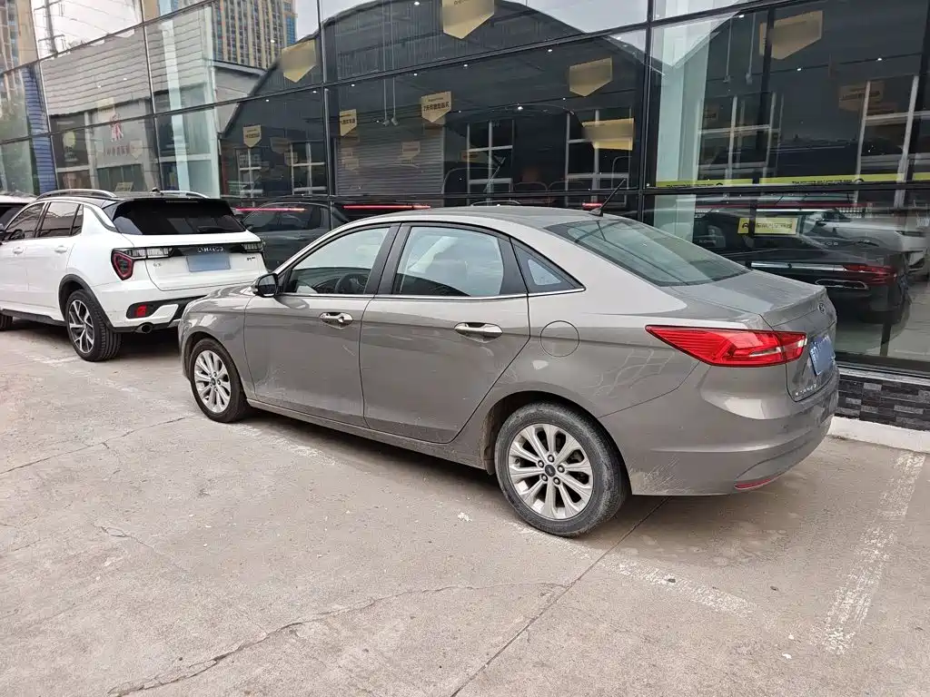 Ford Escort — миниатюра 6