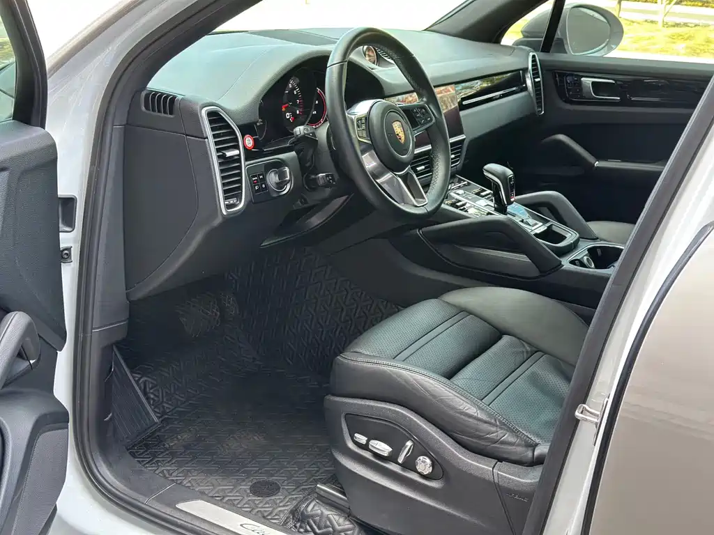 Porsche Cayenne — миниатюра 8