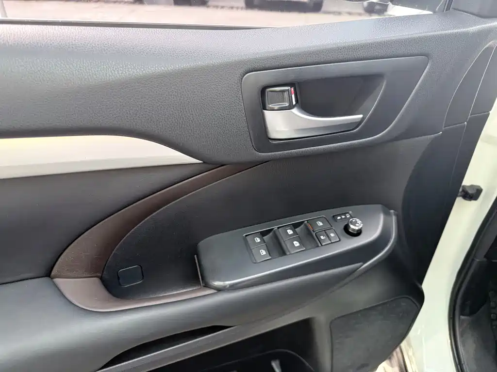 Toyota Highlander — миниатюра 9
