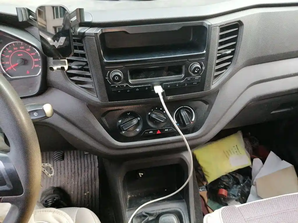 Wuling Hongguang V — миниатюра 9