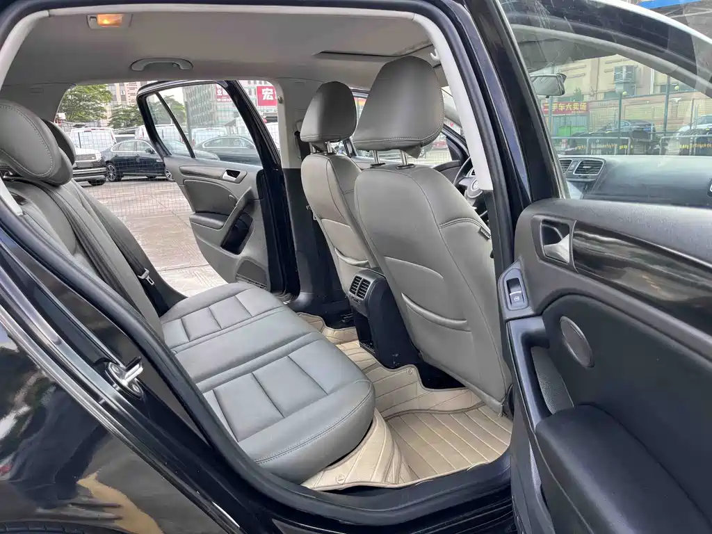 Volkswagen Golf 2012 1.6 AT Comfort