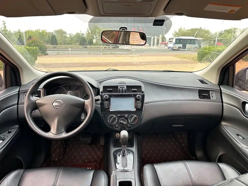 Nissan Tiida — миниатюра 9